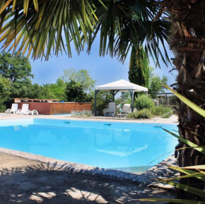 grand gite les Cayrols, piscine